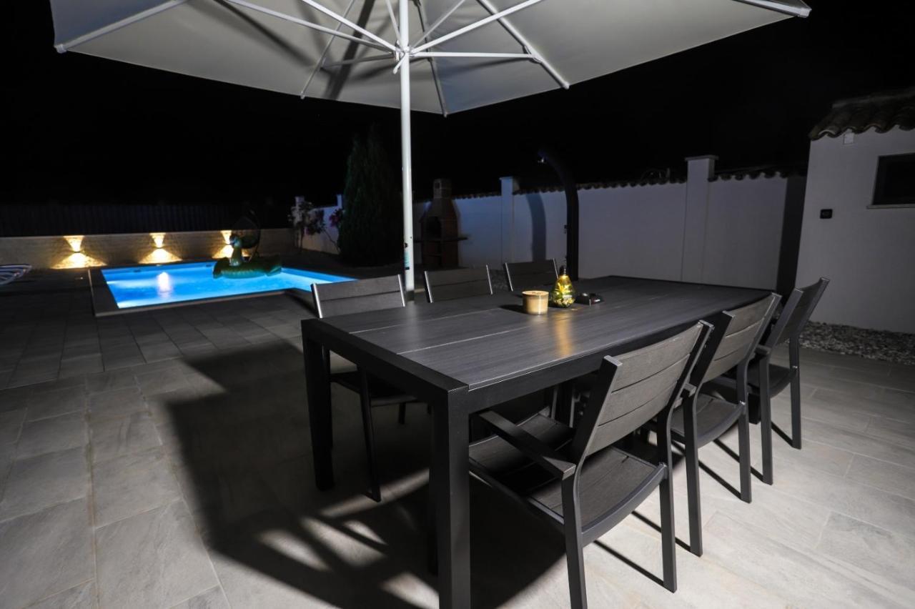Apartment Nina With Private Pool Nova Vas  Eksteriør bilde