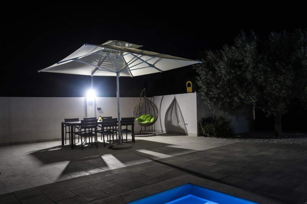 Apartment Nina With Private Pool Nova Vas  Eksteriør bilde