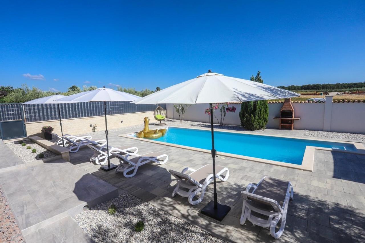 Apartment Nina With Private Pool Nova Vas  Eksteriør bilde